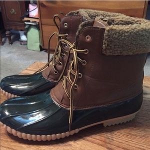 Zip up duck boots